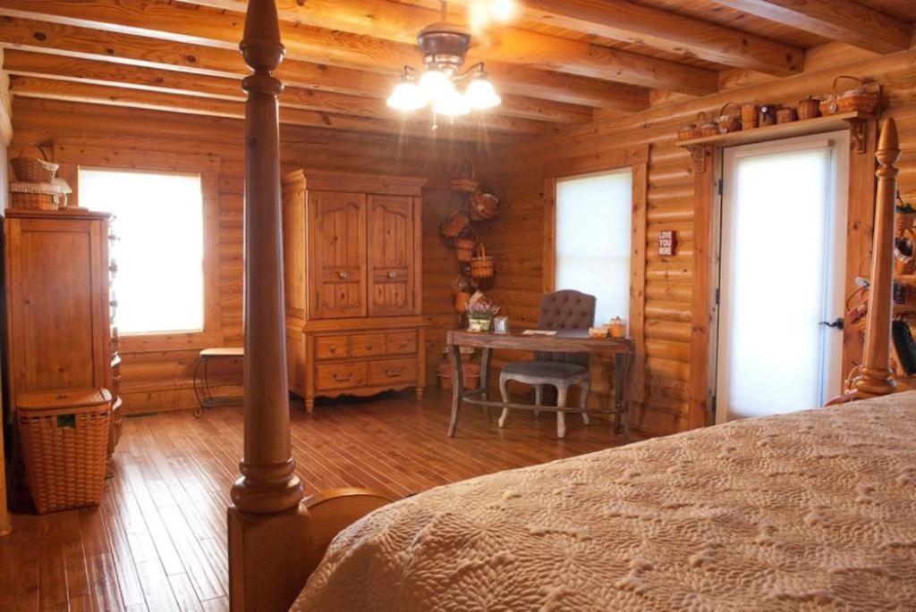 Shirley's 3* Roanoke